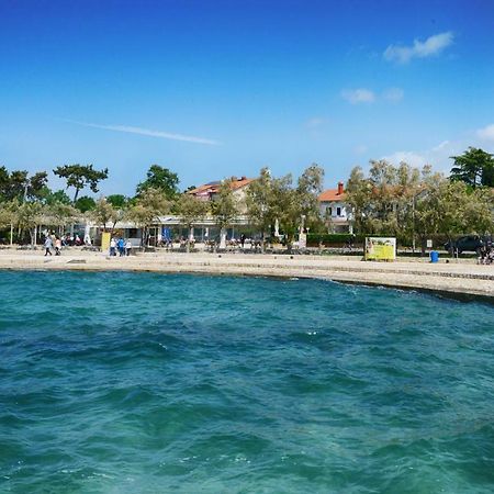 Beautiful Apartments First Row To The Sea Porec Esterno foto