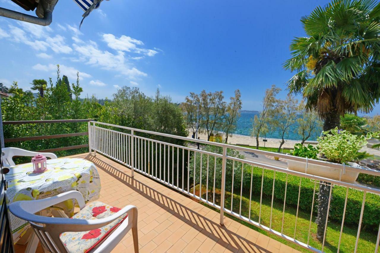 Beautiful Apartments First Row To The Sea Porec Esterno foto