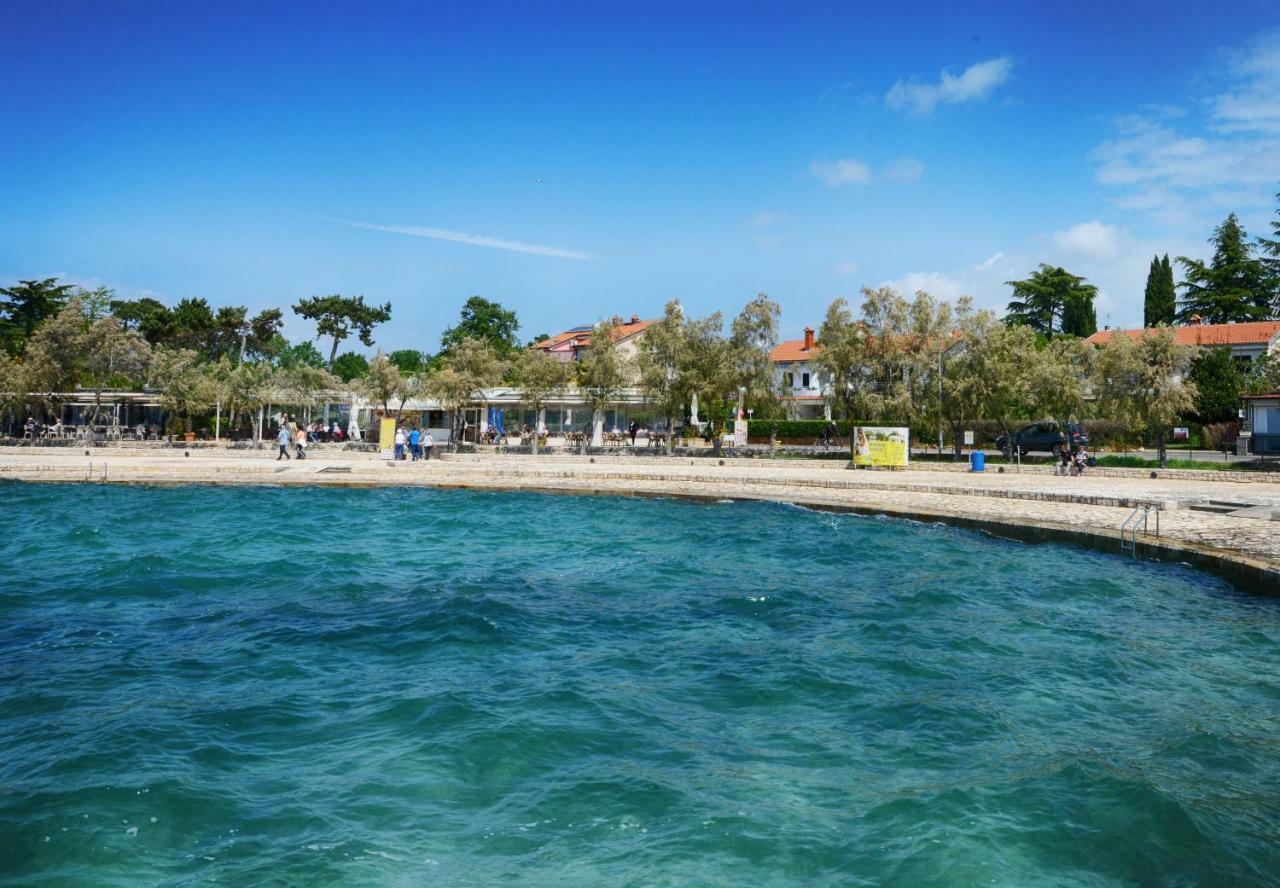 Beautiful Apartments First Row To The Sea Porec Esterno foto