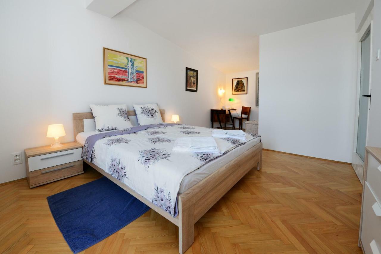 Beautiful Apartments First Row To The Sea Porec Esterno foto